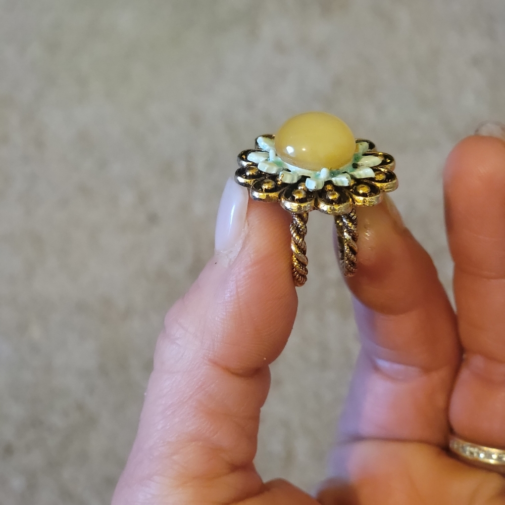 Antique uniquely 2band ring